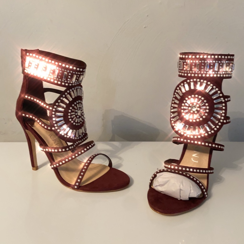 BEAUTIFUL 🤩 BURGUNDY RHINESTONE HEELS LIMITED RELEASE 1 PAIR LEFT SIZE 8